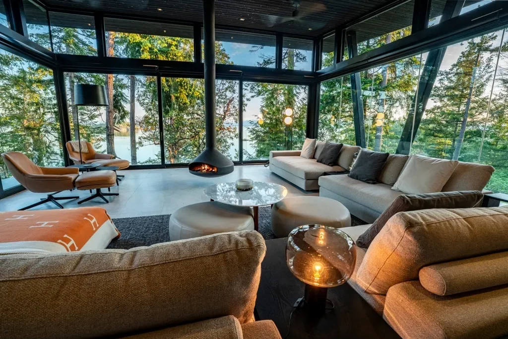 Sharpes Bay, Bliss Landing, British Columbia, Canada. - Photo 4