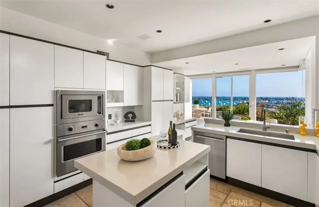 1535 Dolphin Terrace, Newport Beach, California, United States. - Photo 17