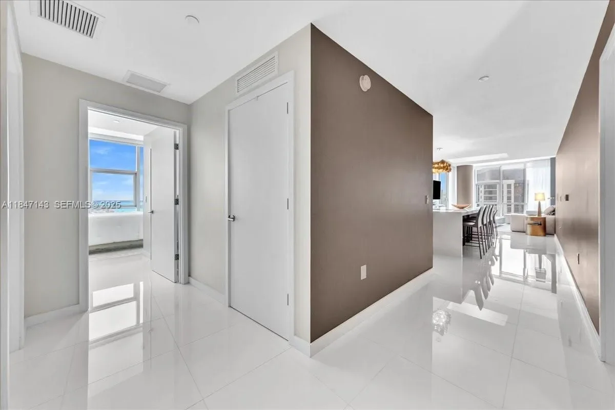851 NE 1st Ave #3711, Miami, FL 33132, Miami, Florida, United States. - Photo 35