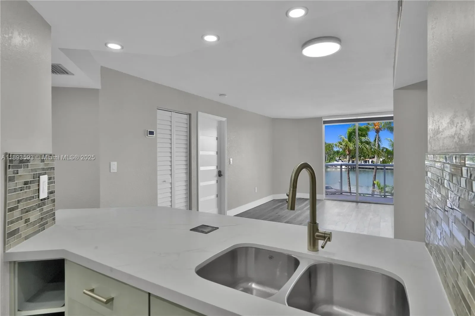 5880 Collins Ave, Miami Beach, Florida, United States. - Photo 2