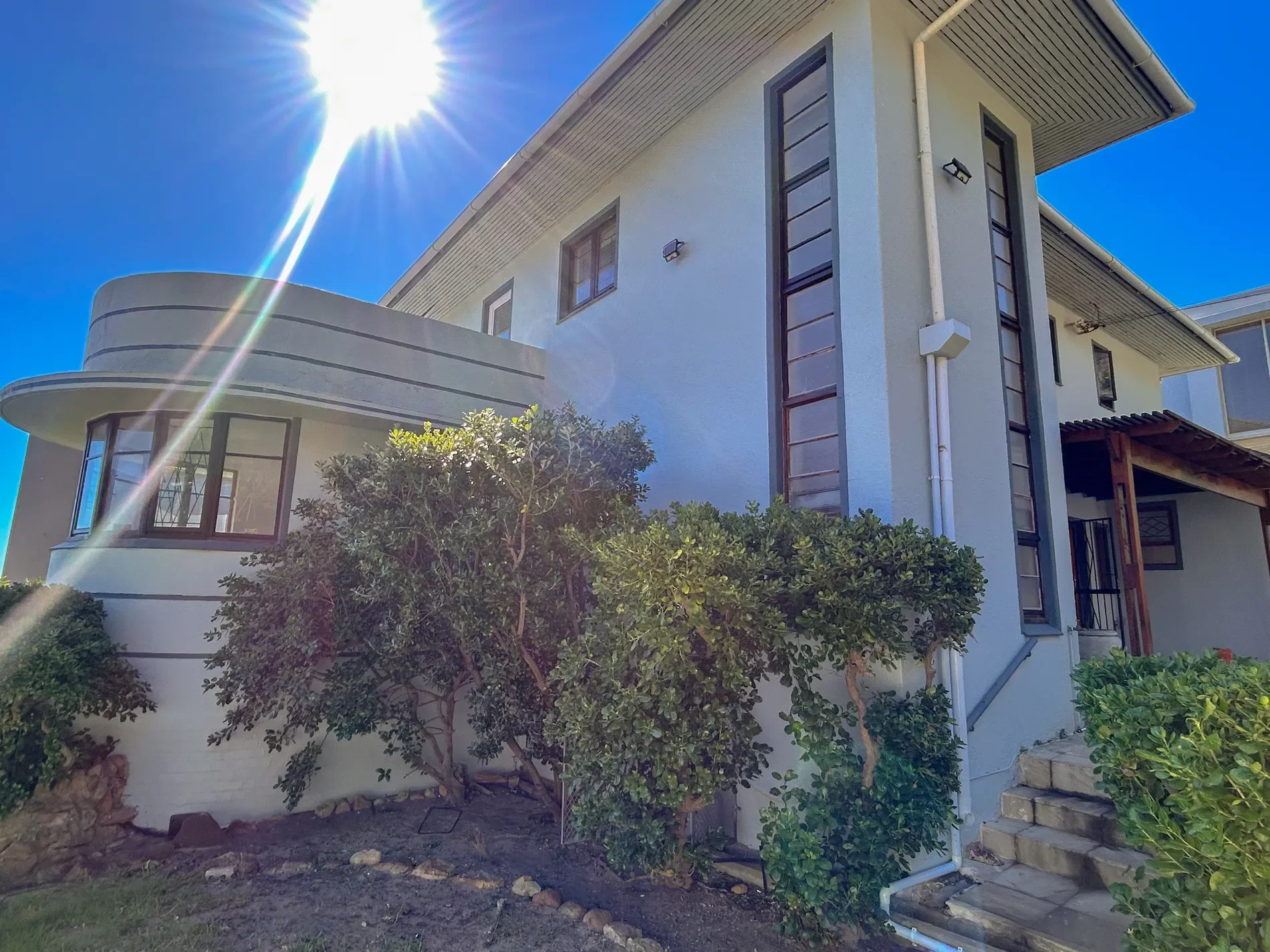 Exterior photo 4