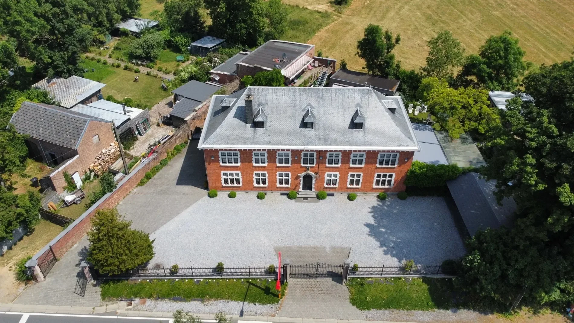 Exterior photo 10