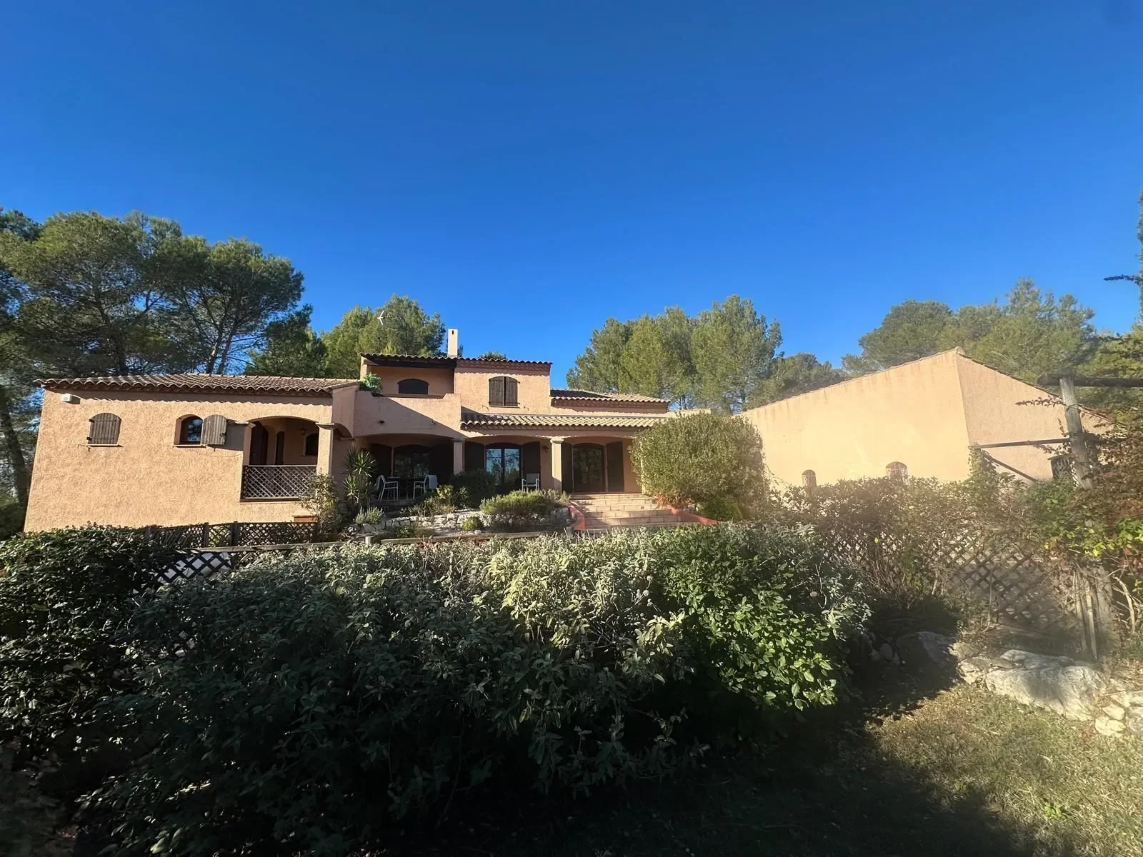 Exterior photo 3