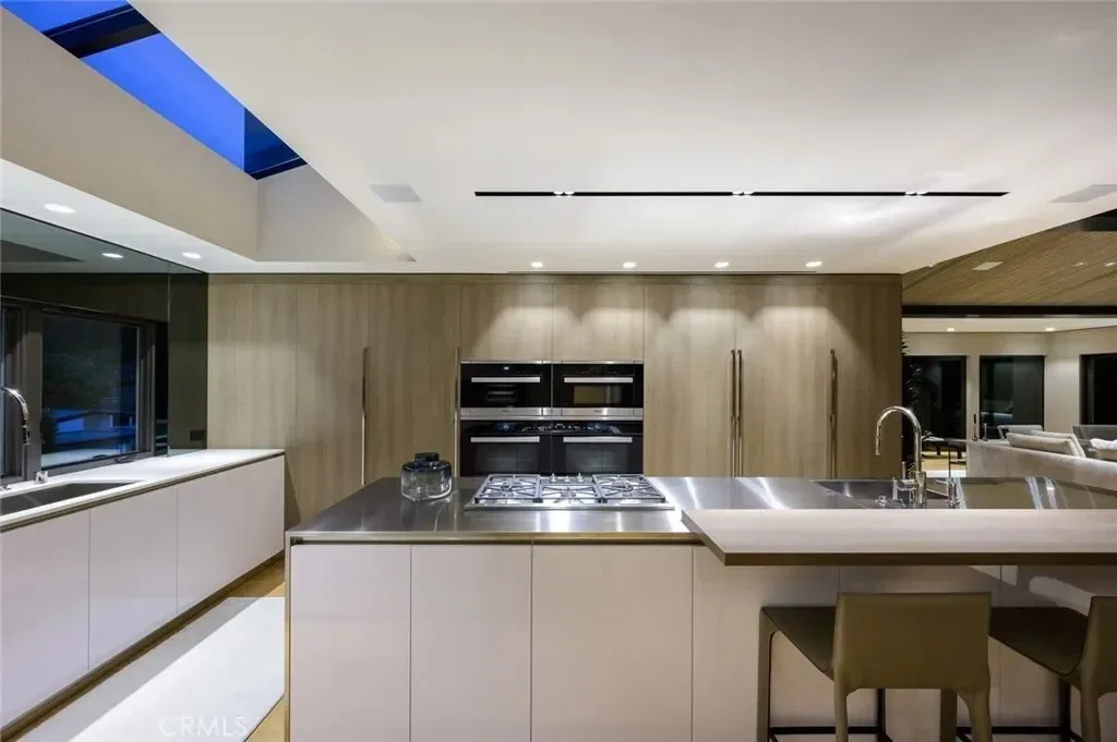 8808 Thrasher Avenue, Los Angeles, California, United States. - Photo 3