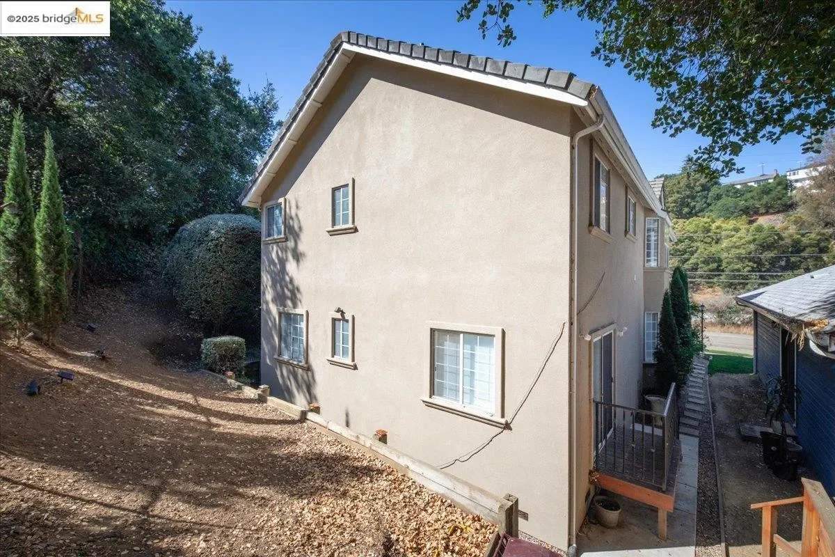 9400 Mountain Blvd, Oakland, California, United States. - Photo 9