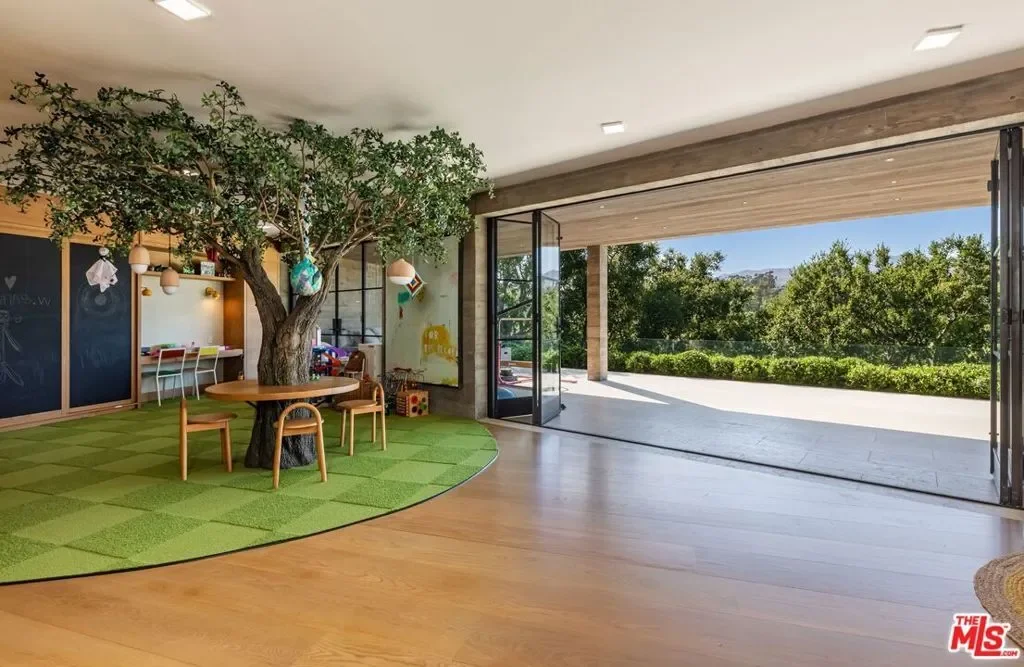 859 Woodacres Road, Santa Monica, California, United States. - Photo 32