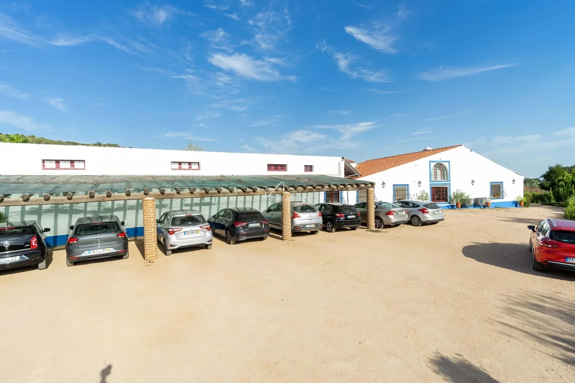 Exterior photo 7
