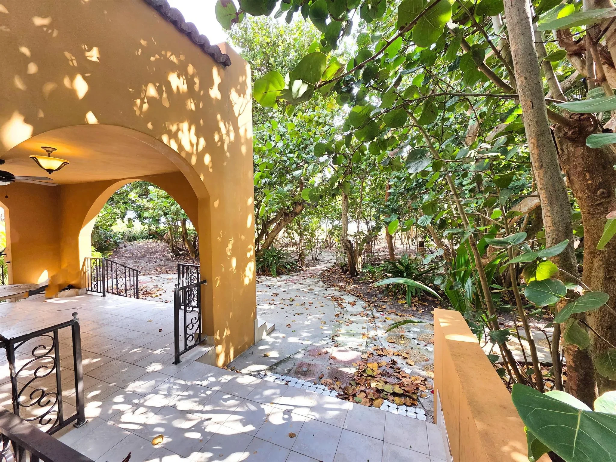 Exterior photo 3