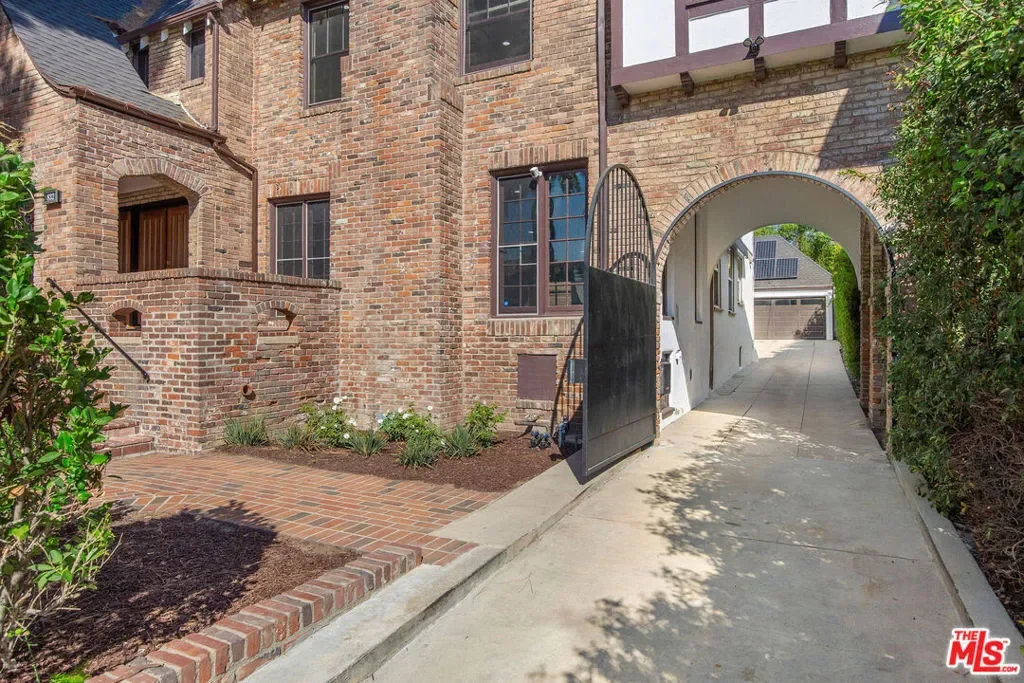 832 S Plymouth Boulevard, Los Angeles, California, United States. - Photo 12