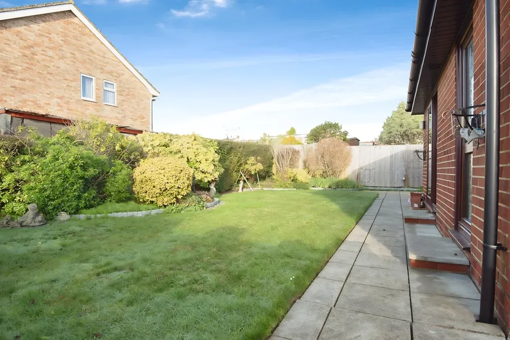 Exterior photo 3