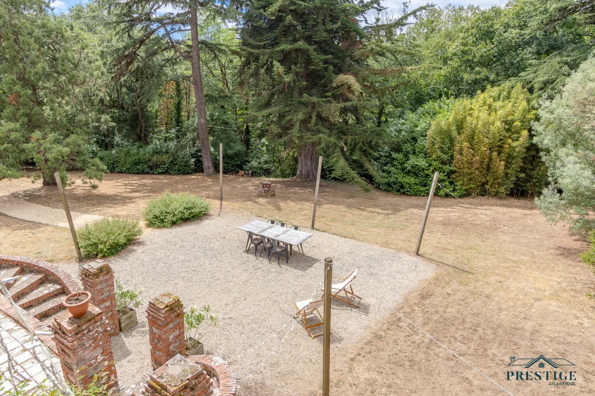 Exterior photo 3
