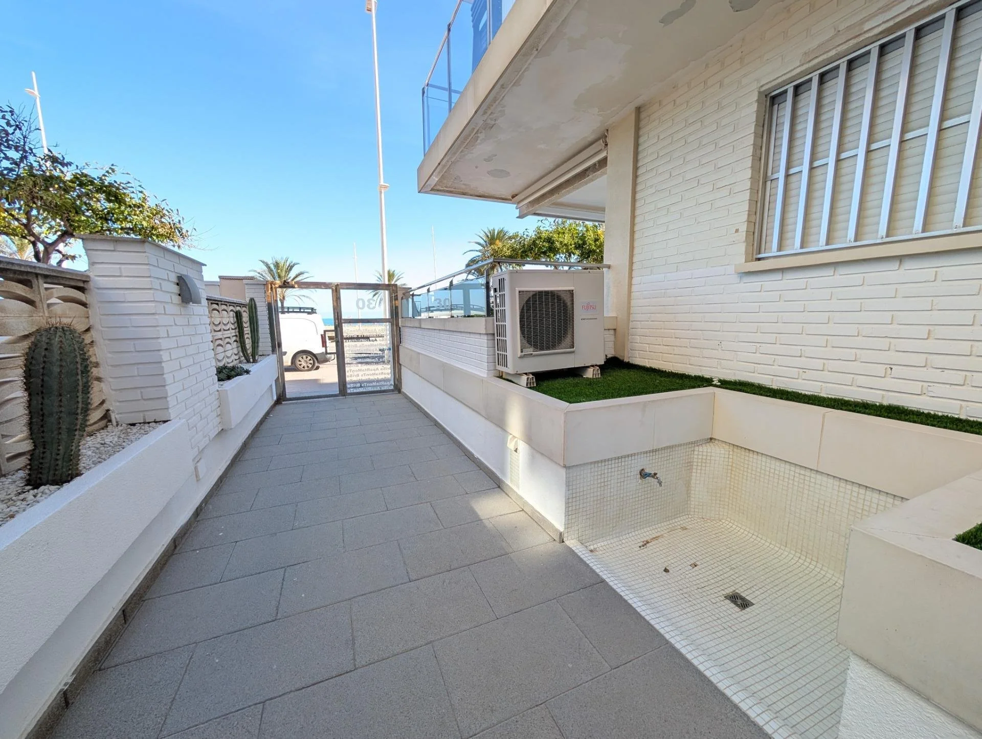 Exterior photo 10