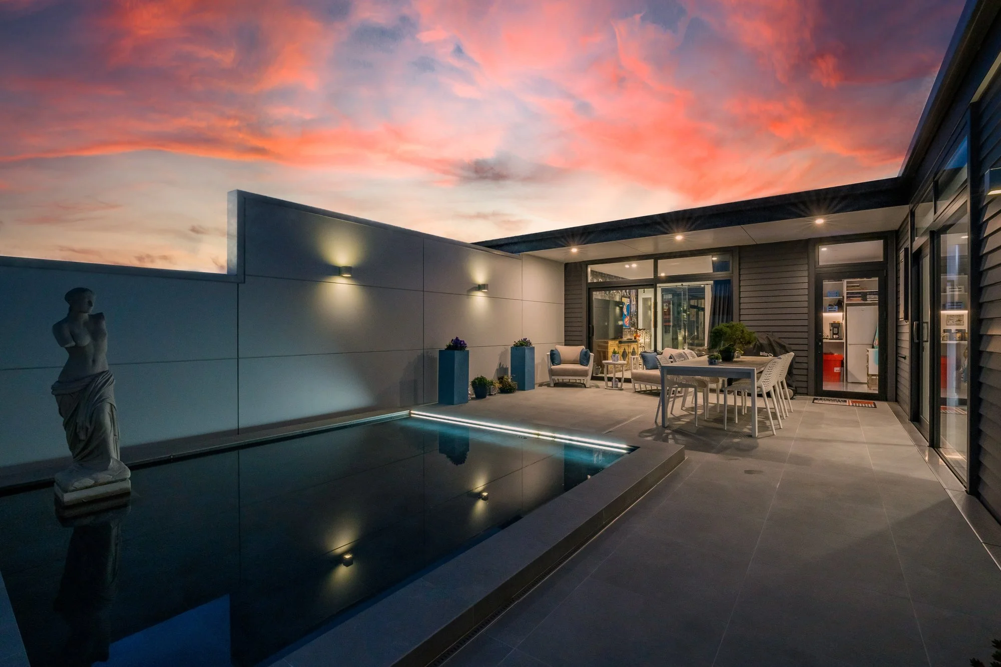 Exterior photo 7