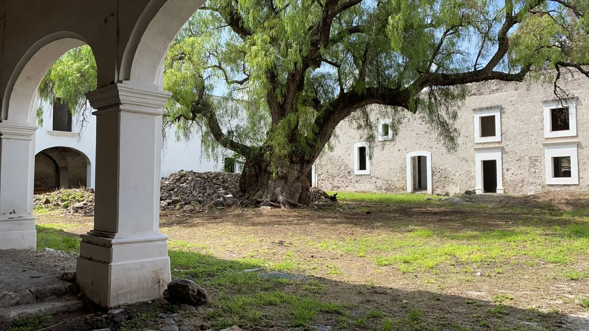Exterior photo 6