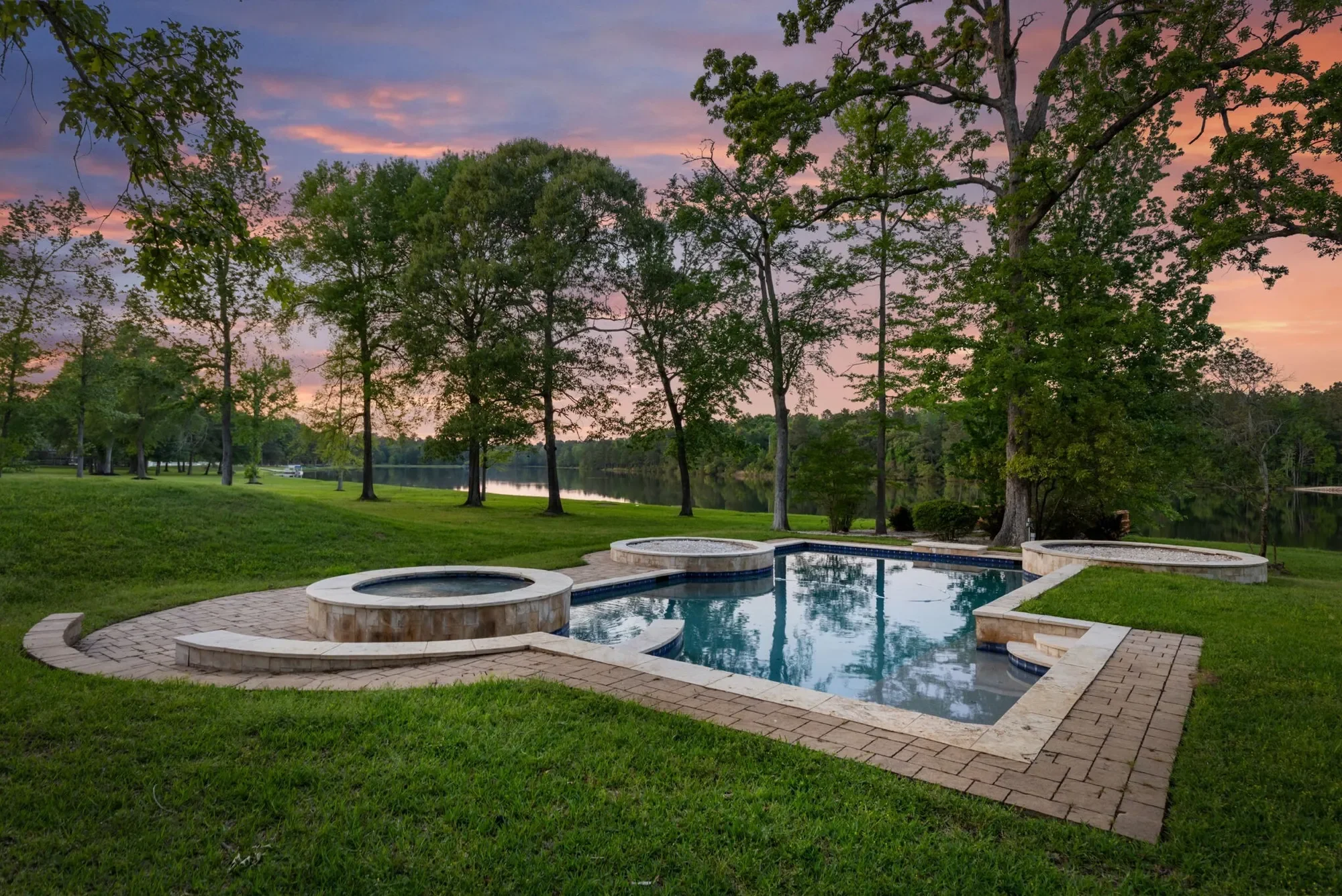 132 Lyndsey Drive, Montgomery, TX 77316, Montgomery, Texas, United States. - Photo 2