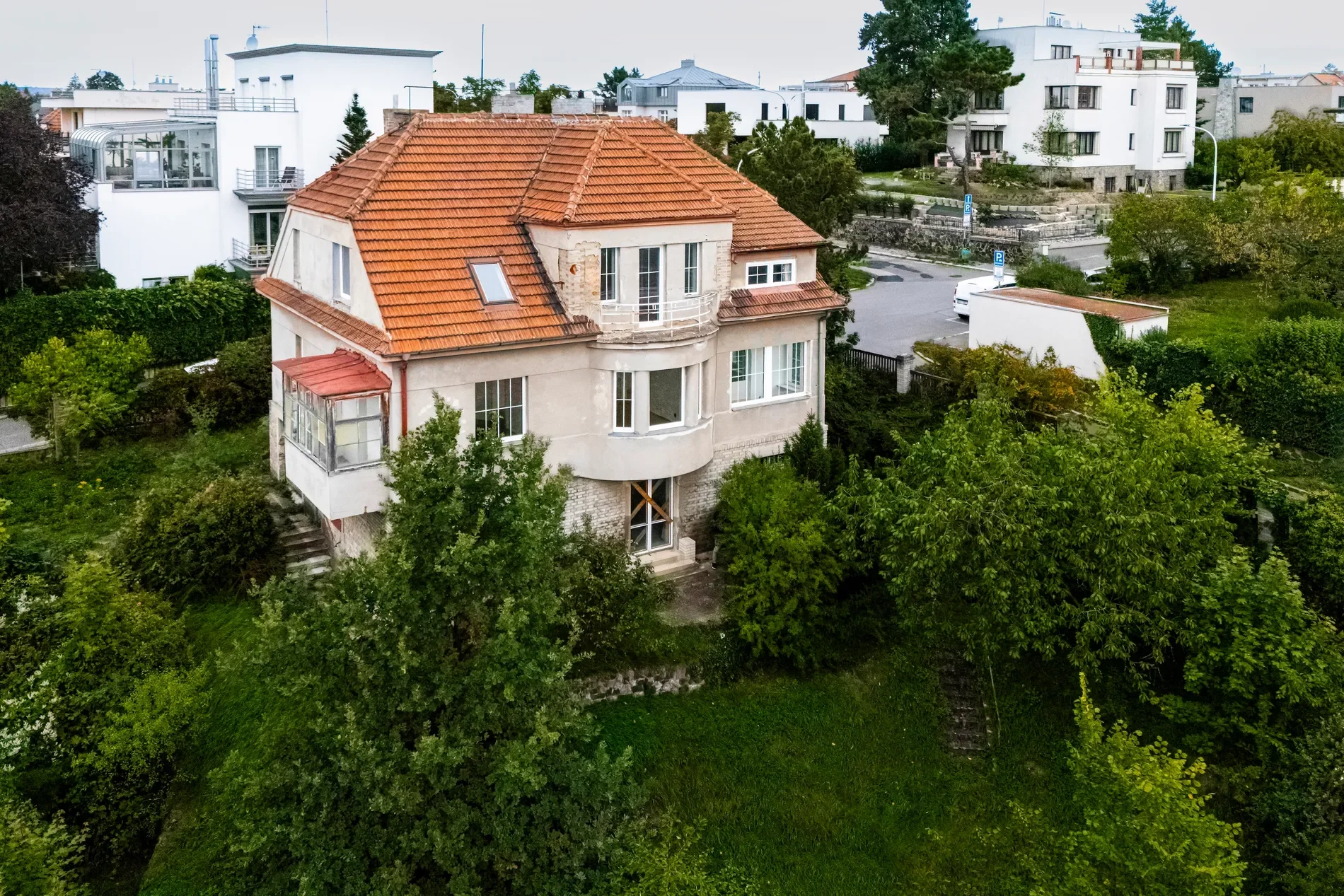 Exterior photo 3