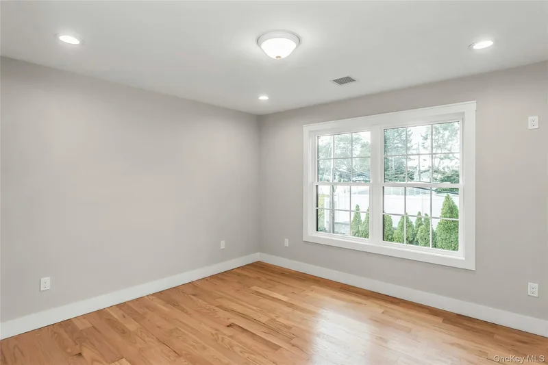 22 Cheshire Avenue, Syosset, New York, United States. - Photo 6