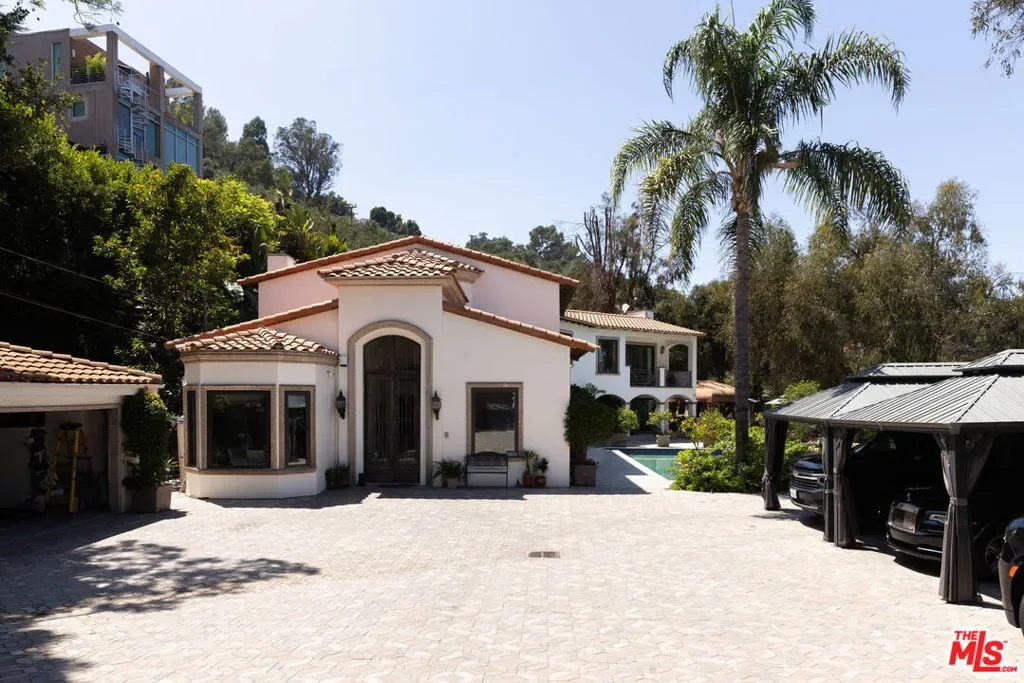 13355 Mulholland Drive, Beverly Hills, California, United States. - Photo 12