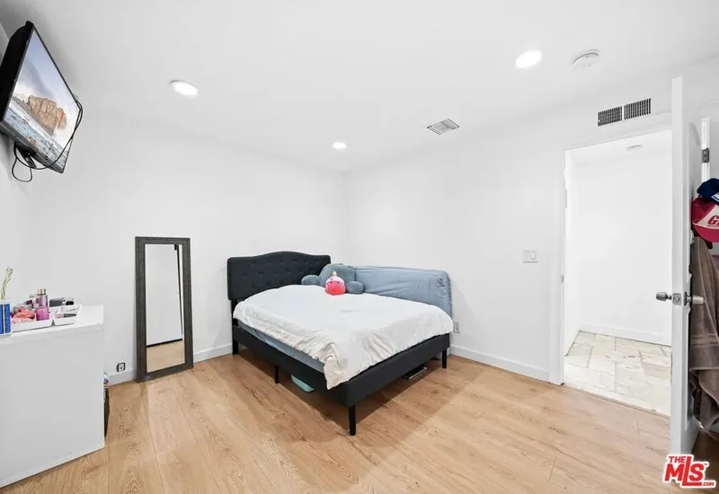 6159 Debs Avenue, Los Angeles, California, United States. - Photo 22
