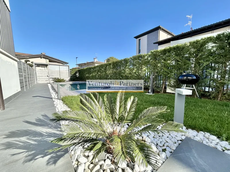 Exclusive four-room flat for sale in Desenzano del Garda