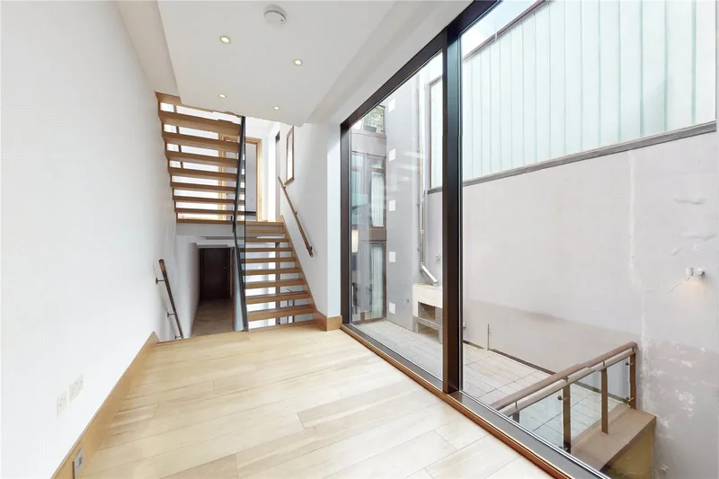 Boundary Road, London, London, England, United Kingdom. - Photo 12