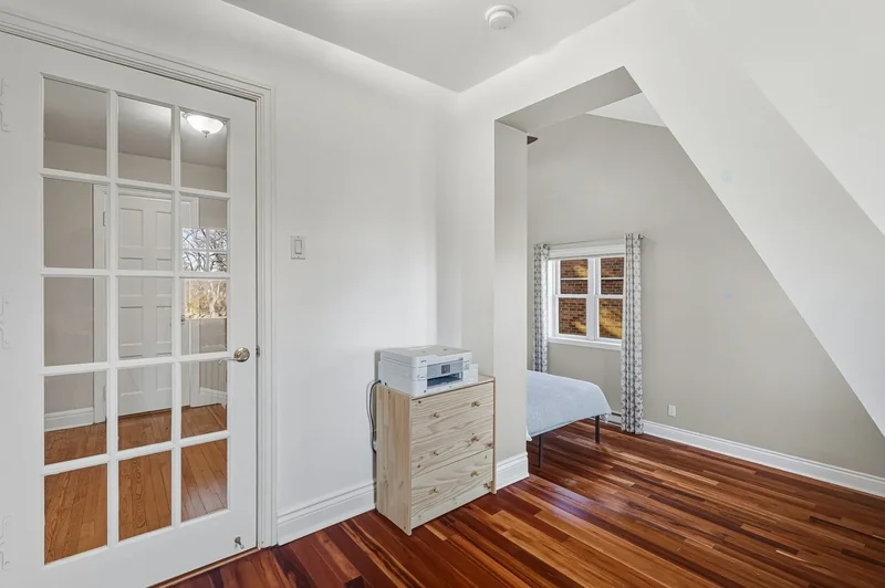 1290 Ch. Waterloo, Mount Royal, Quebec, Canada. - Photo 2