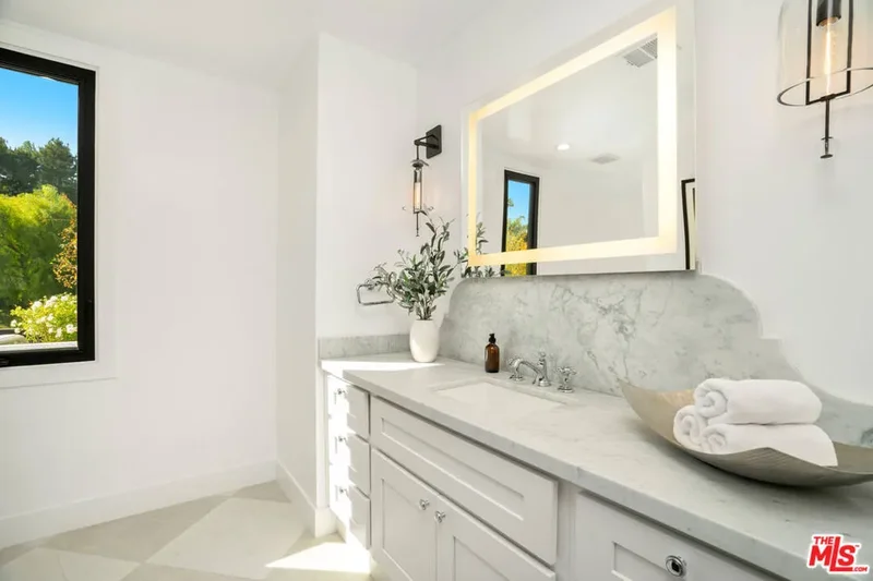 4608 Westchester Drive, Los Angeles, California, United States. - Photo 43