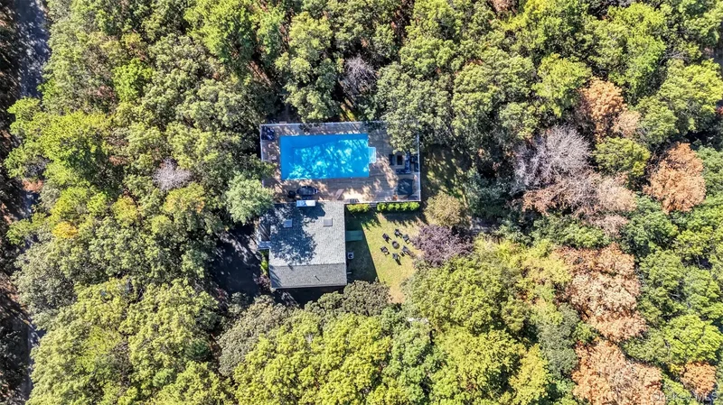 2 Christine Lane, Manorville, New York, United States. - Photo 9