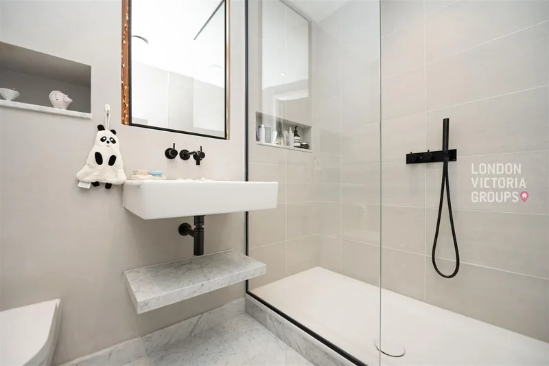 Hexagon Apartments, 33 Newton Street, London, London, England, United Kingdom. - Photo 5