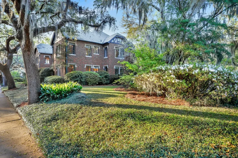 302 E 46th Street, Savannah, Georgia, United States. - Photo 13