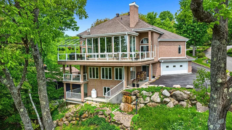 1455 Rue des Quatre-Saisons, Sainte-Adèle, Quebec, Canada. - Photo 3