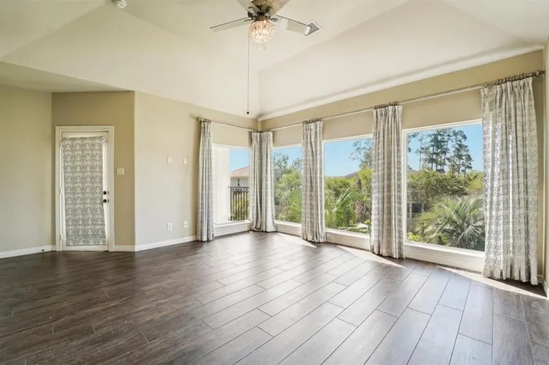 37 Kings Lake Estates Boulevard, Humble, Texas, United States. - Photo 12