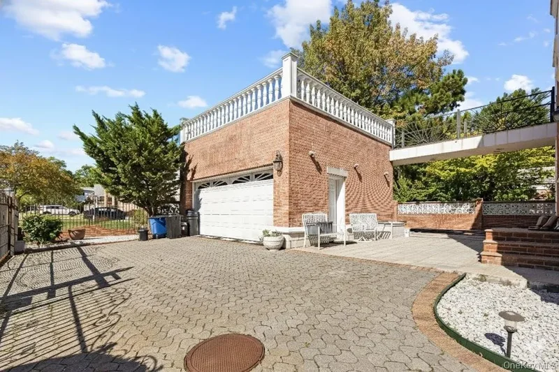 6435 Marathon Parkway, Little Neck, NY 11362, New York, New York, United States. - Photo 37