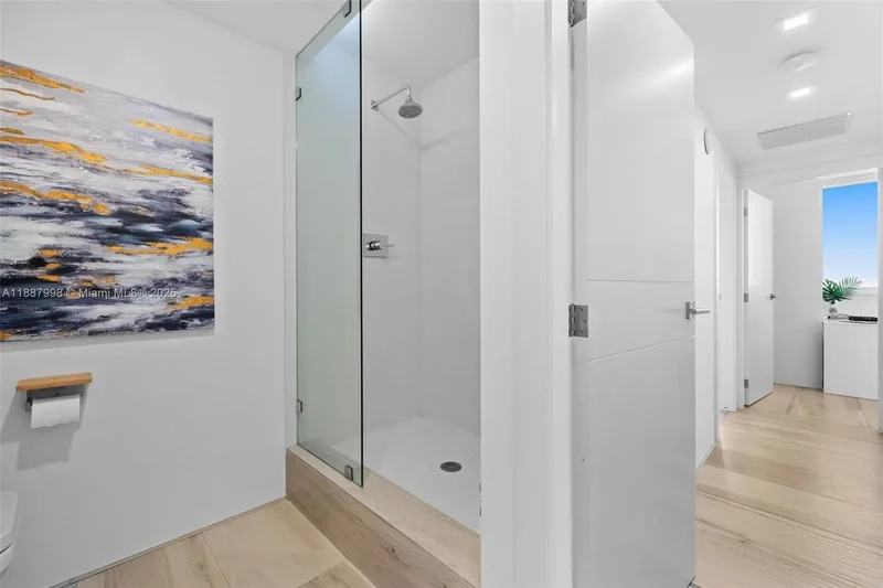 1330 West Ave 3407, Miami Beach, Florida, United States. - Photo 17