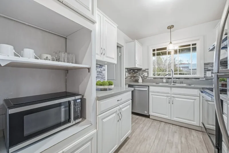 2427 Holland Street, San Mateo, California, United States. - Photo 10