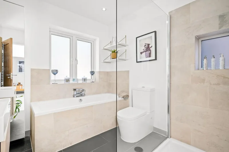 Hillbury Road, Warlingham, England, United Kingdom. - Photo 21