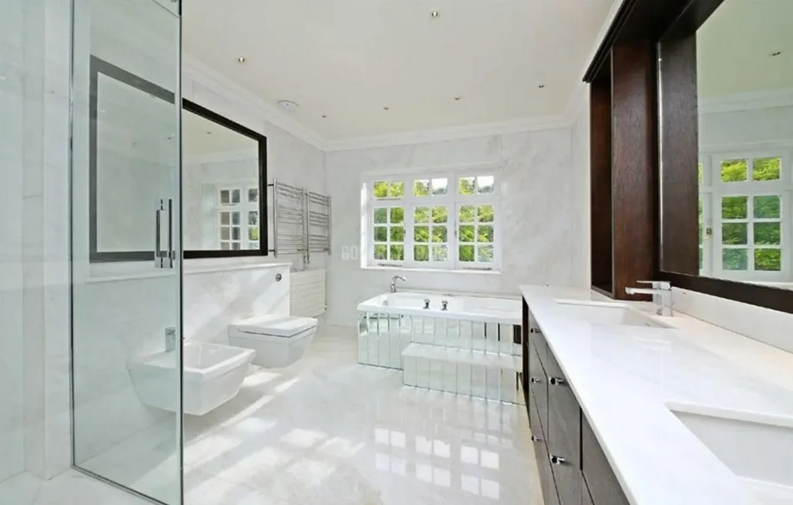 Grange Avenue, London, England, United Kingdom. - Photo 6