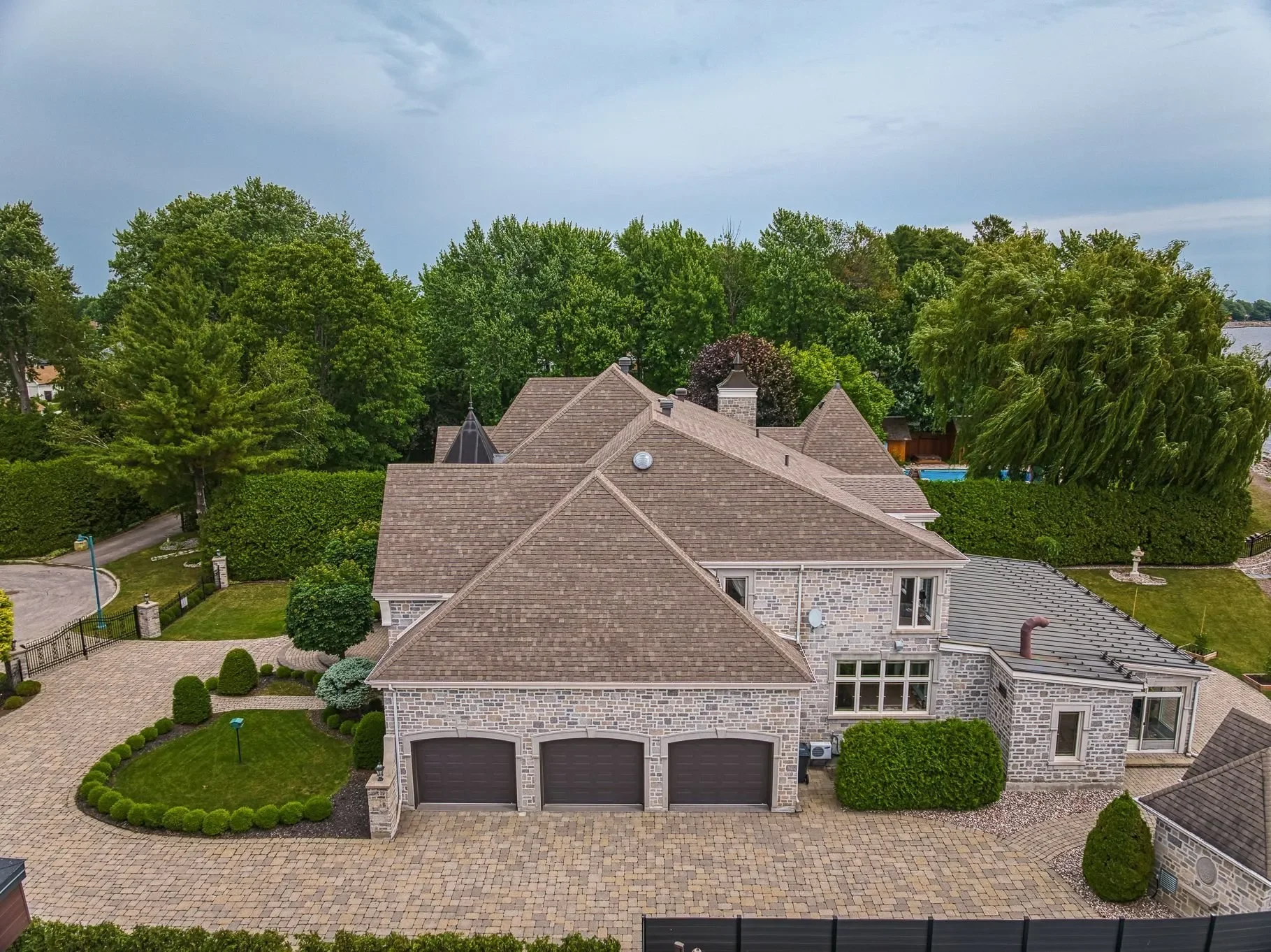 Exterior photo 9