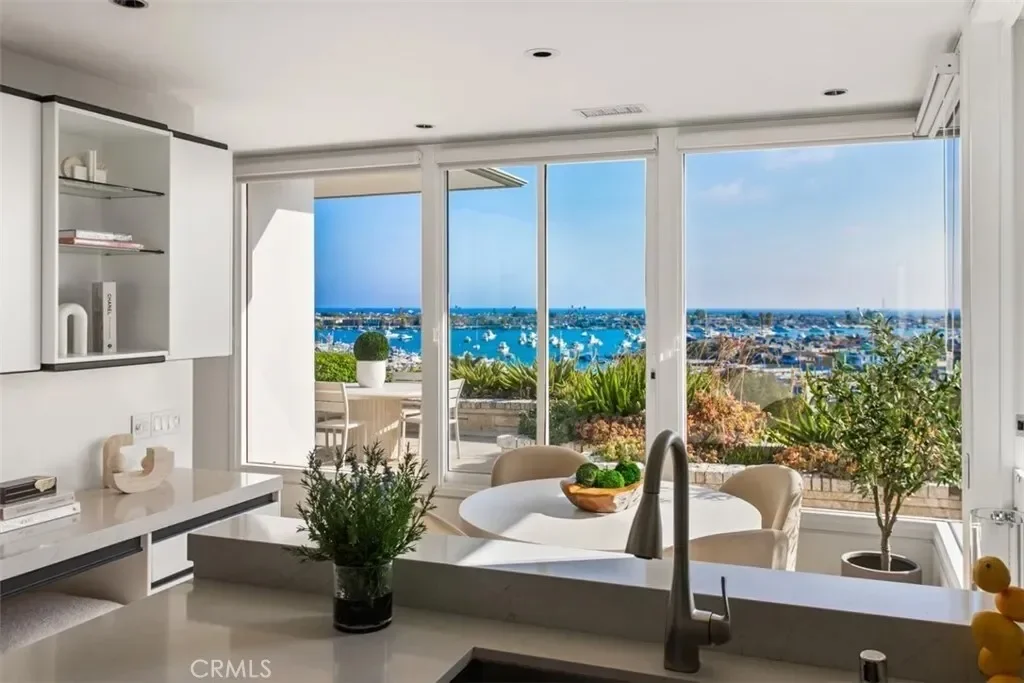 1535 Dolphin Terrace, Newport Beach, California, United States. - Photo 25