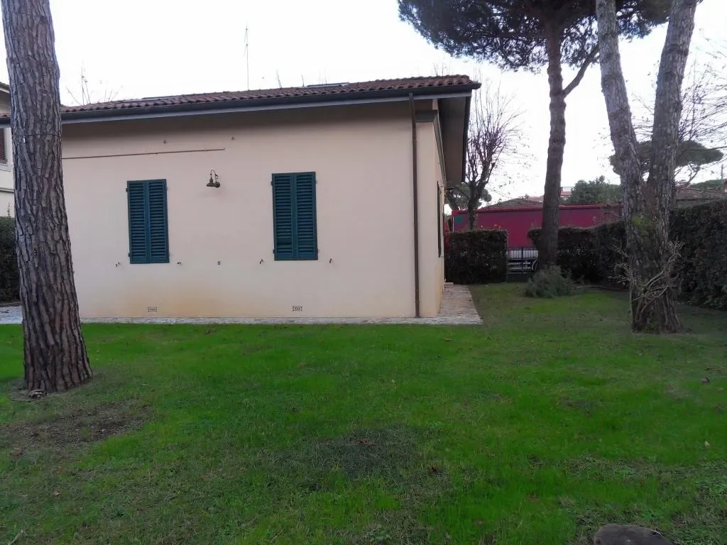 Exterior photo 4