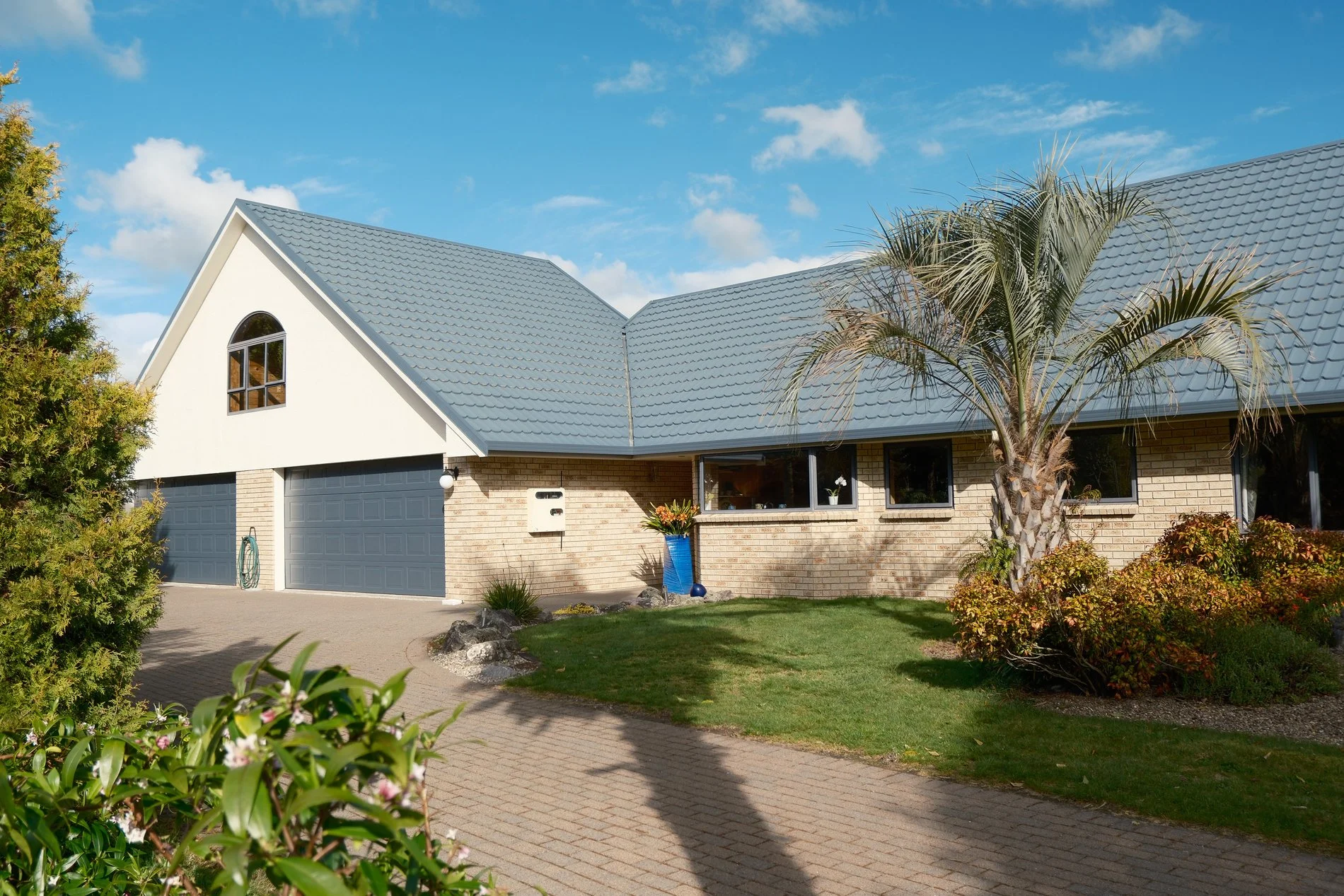 Exterior photo 4
