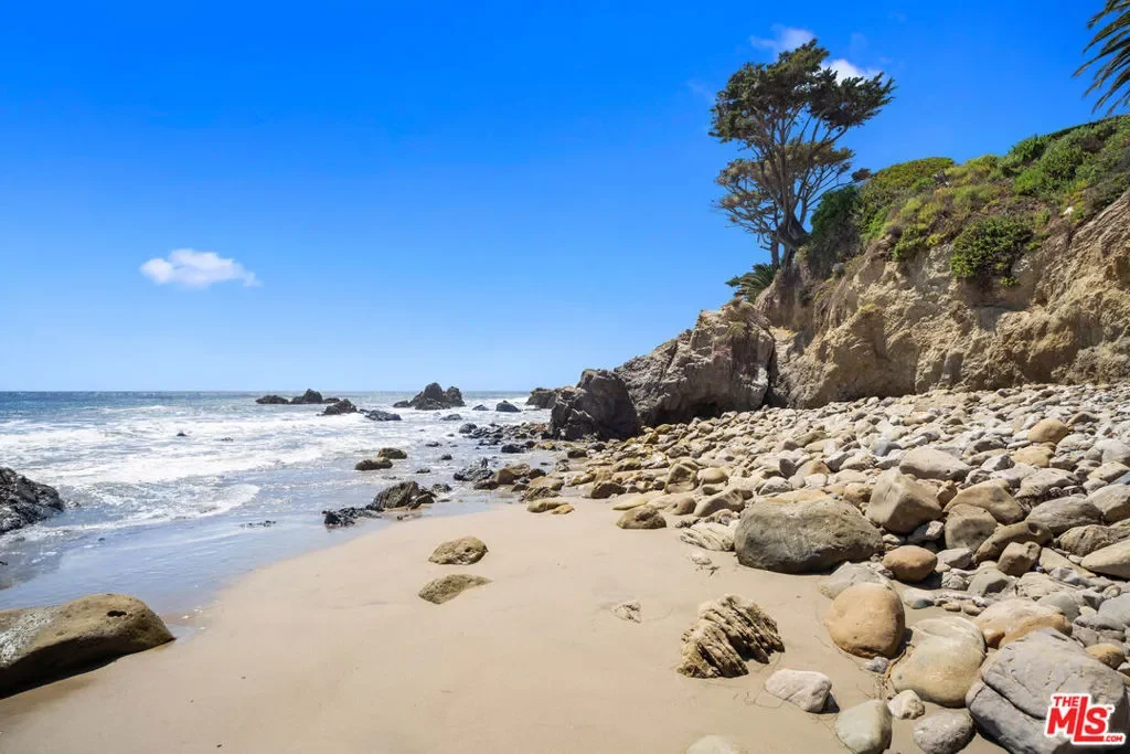 31830 Broad Beach Road, Malibu, California, United States. - Photo 35