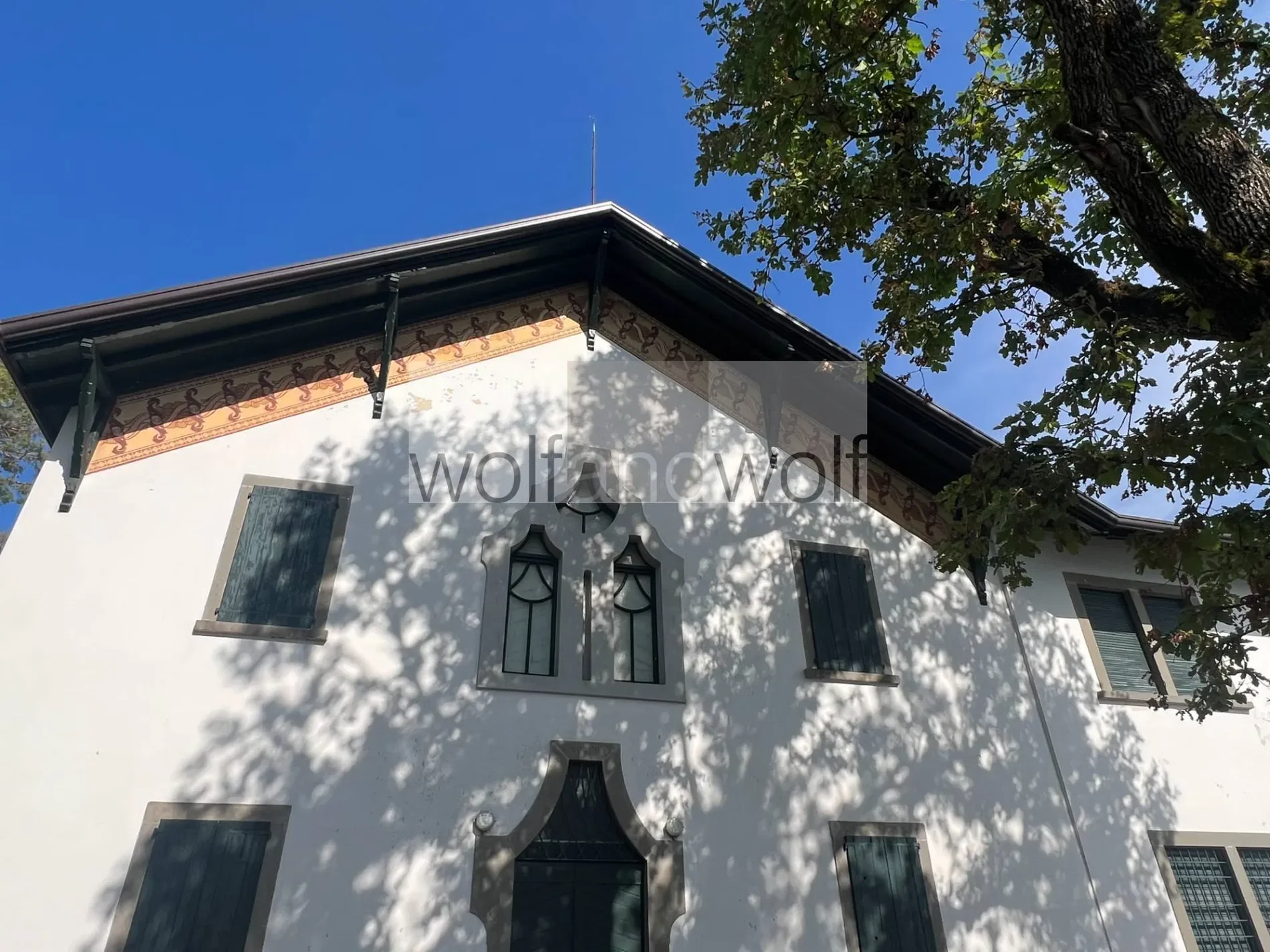 Exterior photo 5