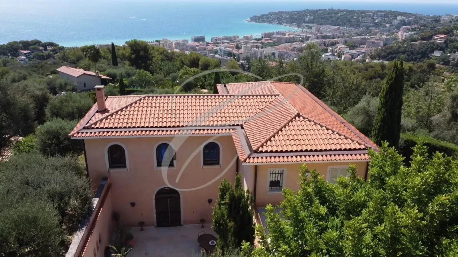 Exterior photo 1