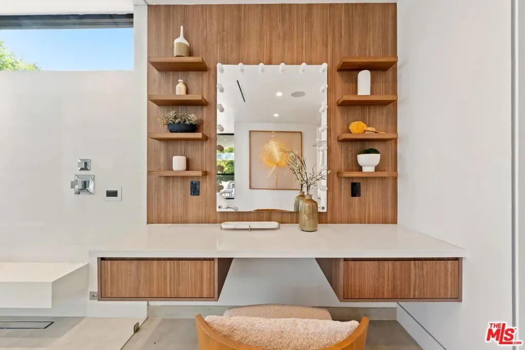 818 N Curson Avenue, Los Angeles, California, United States. - Photo 10