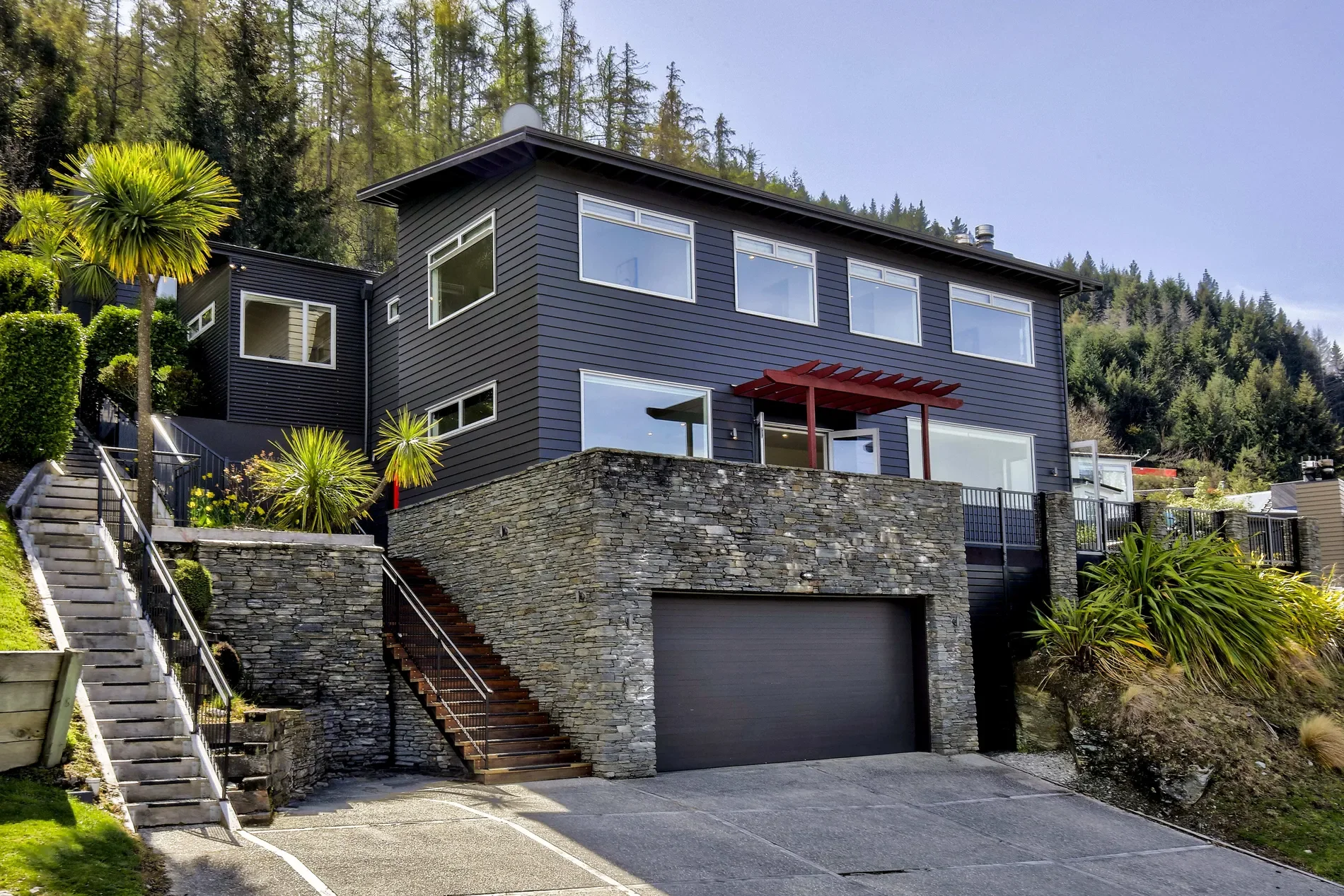 Exterior photo 6
