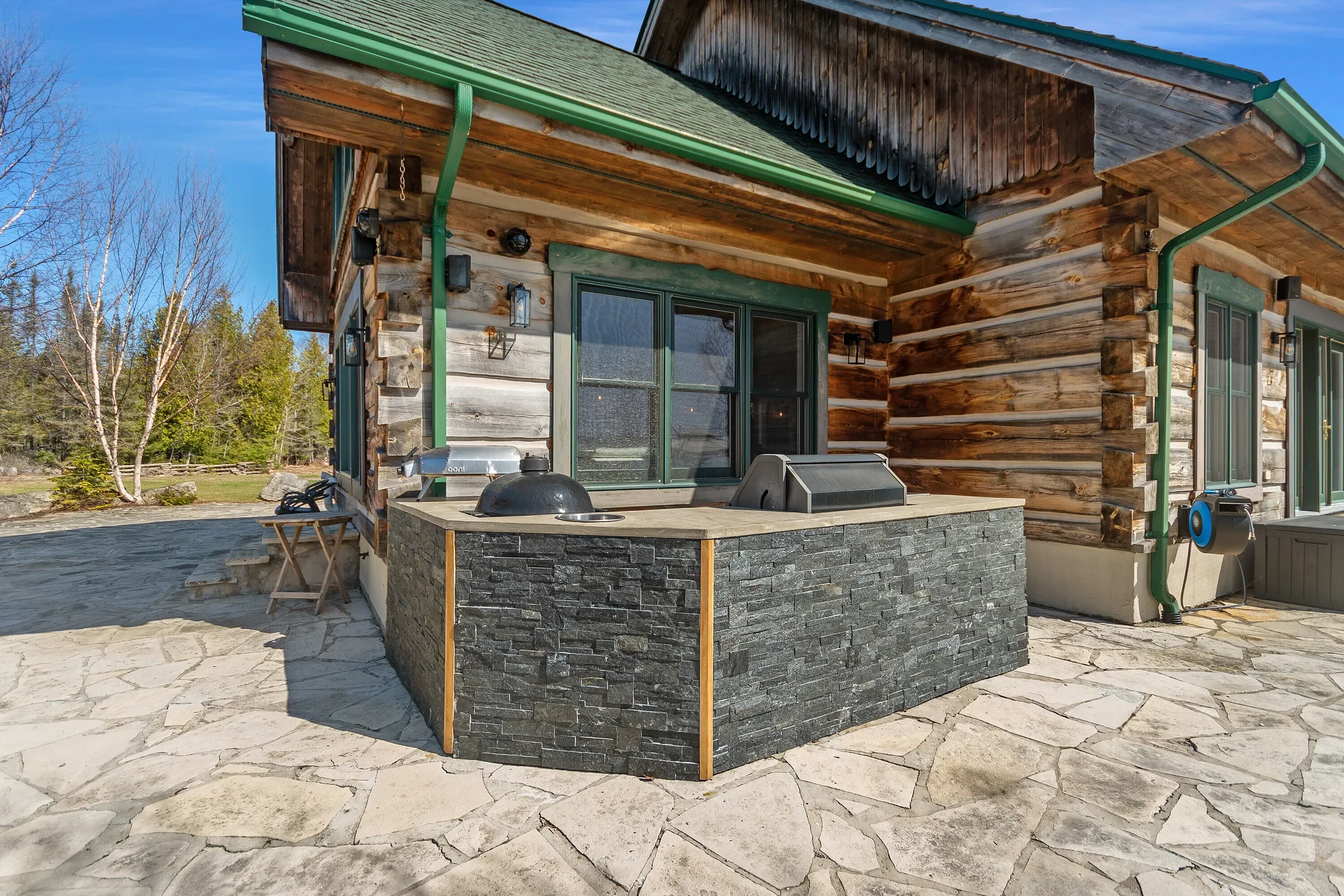 Exterior photo 4