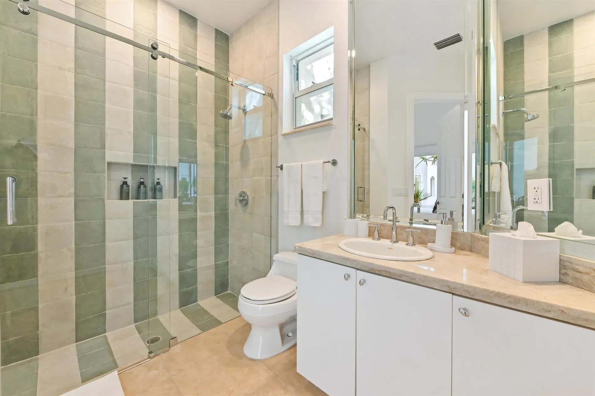 200 N Lake Drive, Lantana, Florida, United States. - Photo 34