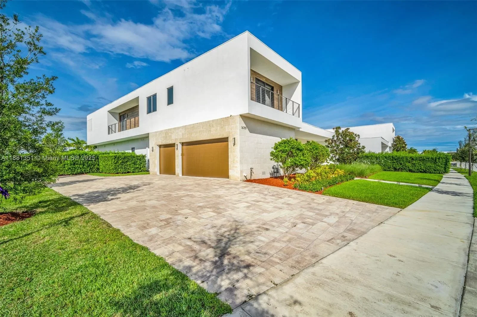 Exterior photo 6