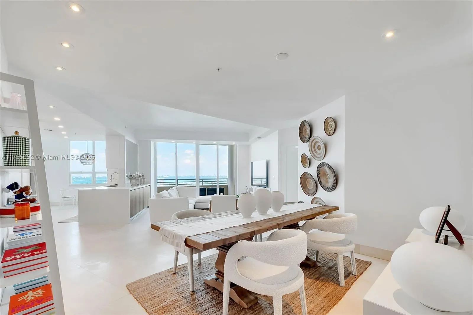 848 Brickell Key Dr 4002, Miami, Florida, United States. - Photo 2